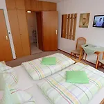 Haus Gerlinde 게스트하우스 3*